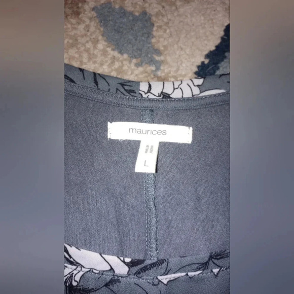 Maurices Size L Woman's T shirt Blouse - Picture 5 of 5